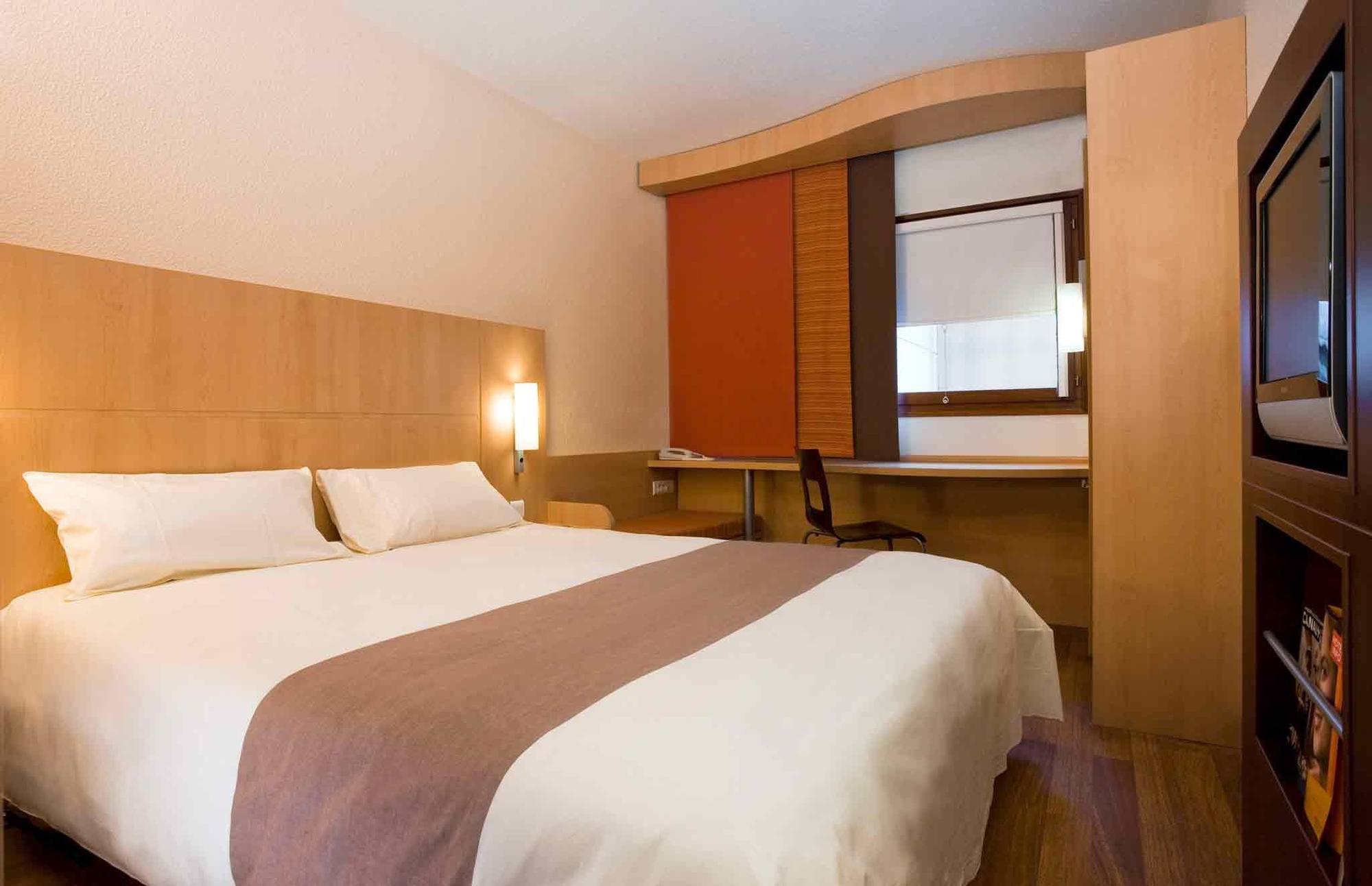 Hotel Ibis Saint Rambert D'Albon Esterno foto