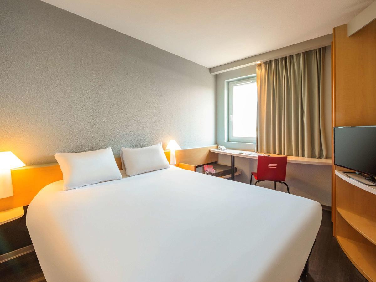Hotel Ibis Saint Rambert D'Albon Esterno foto