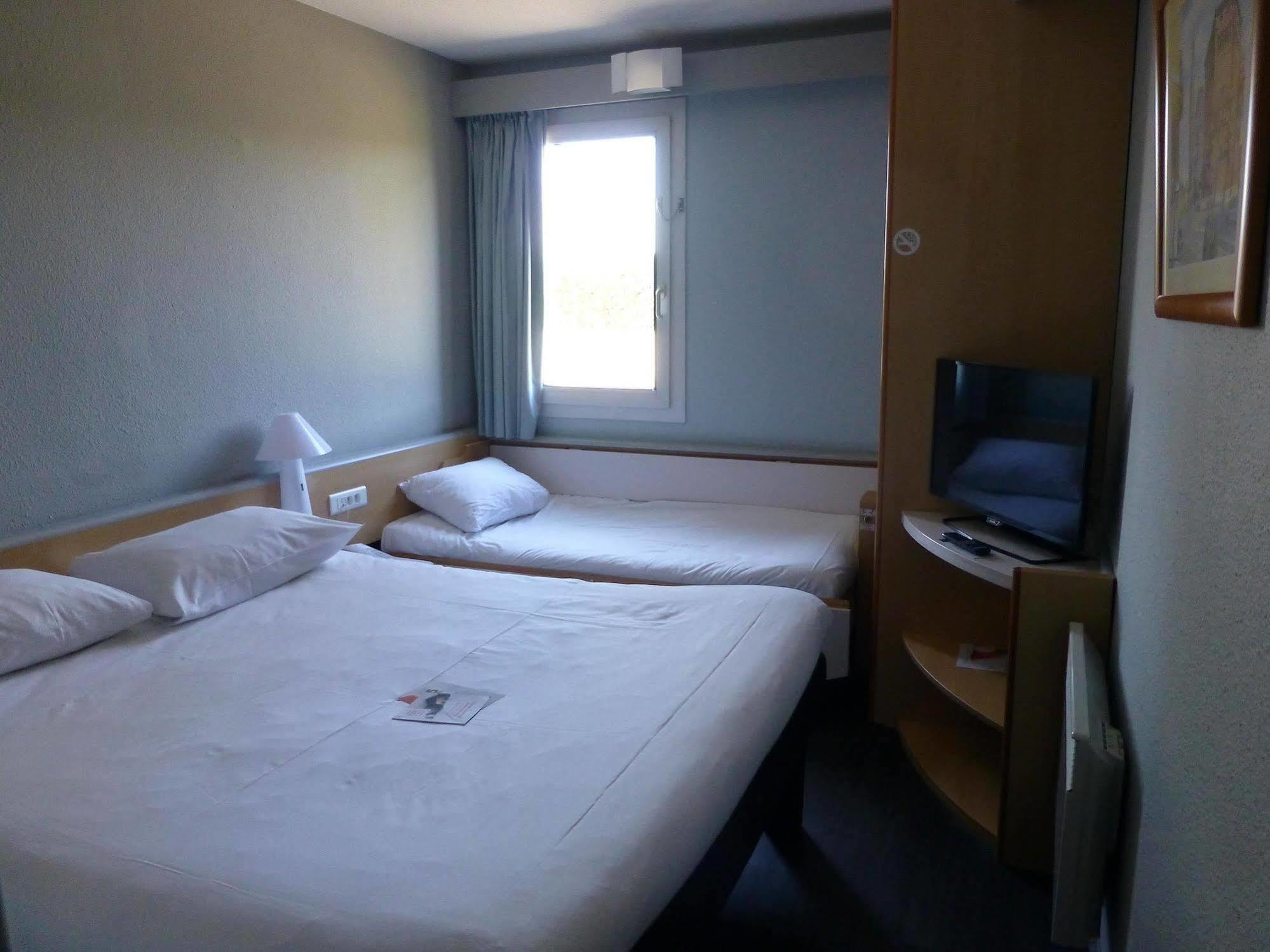 Hotel Ibis Saint Rambert D'Albon Esterno foto